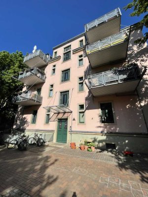 Attraktive Altbau-ETW in Striesen: Ruhe, Charme und renditestarke Lage