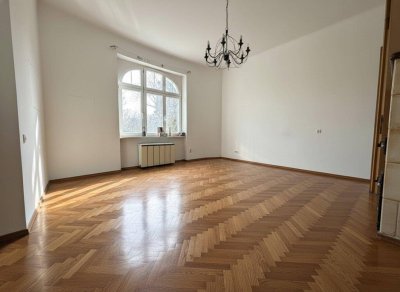 sanierungsbedürftige 2,5 Zimmer Wohnung mit Garten und Loggia im Herzen von Ober St. Veit