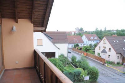 Dachgeschosswohnung mit Blick auf die Burg in Alzenau zu vermieten