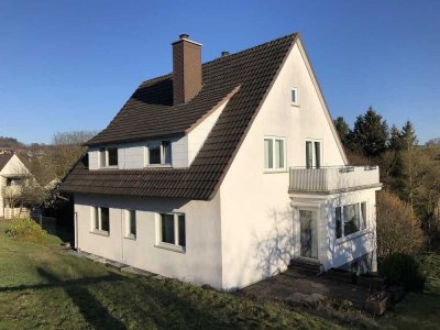Einfamilienhaus mit großem Grundstück und 3 Garagen in Trendelburg-Gottsbüren
