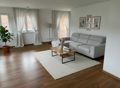 Großzügige, lichtdurchflutete 4-Zimmer Wohnung mit Balkon& Garten