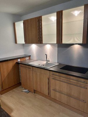 Bad Schönborn-Mingolsheim: Vollmöblierte 1-Zi.Whg, schöne EBK, franz. Balkon,Stellplatz vor dem Haus