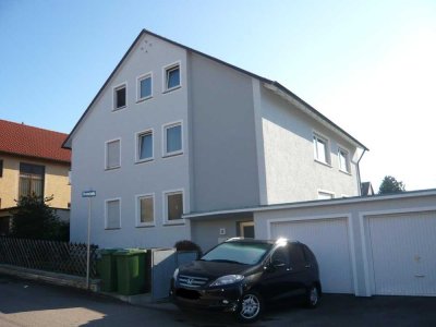Sonnige 4-Zimmer Dachgeschosswohnung mit Südbalkon und Gartenbenutzung