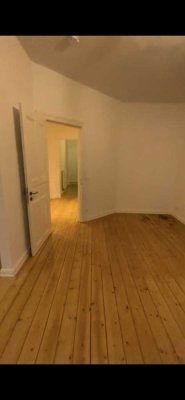 Moderne 4-Zimmer-Altbauwohnung mit Einbauküche in Hamburg-Eilbek