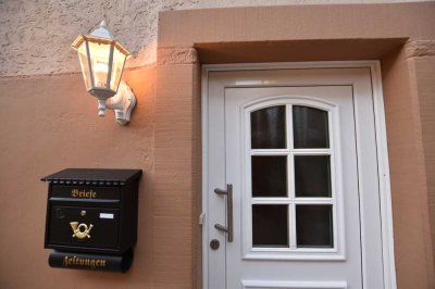 Erstbezug nach Sanierung: Geschmackvolle 5-Raum-Doppelhaushälfte mit EBK in Bad Mergentheim