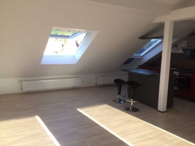 1,5-Zimmer-DG-Wohnung mit Einbauküche in Heidelberg