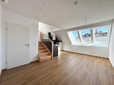 Dachgeschossausbau mit Terrasse &amp; Klimaanlage - Erstbezug
