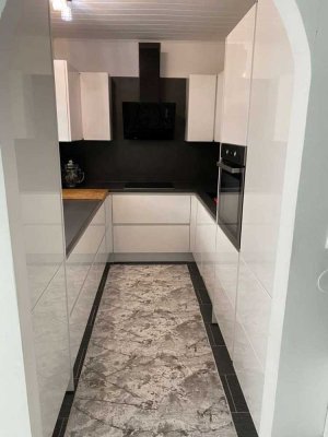 Attraktive und modernisierte 2-Zimmer-Erdgeschosswohnung mit Balkon und Einbauküche in Cottbus