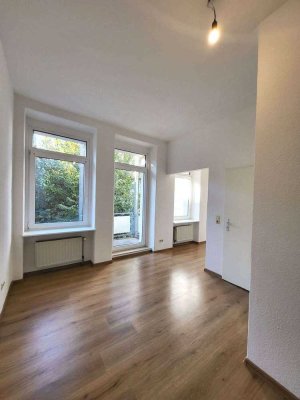 *Helle und freundliche 2,5 Zimmer mit offenem Wohn-/Essbereich  + Balkon + Einbauküche als Option*