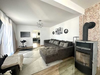 Sanierte Erdgeschoss-Wohnung mit 4 Zimmer, Gartenanteil und Stellplatz