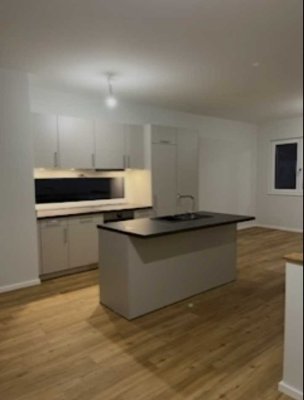 Neuwertige 4-Raum-Wohnung mit Balkon und Einbauküche in Hamburg