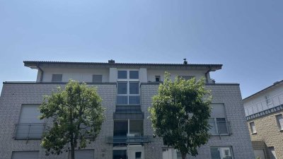Traumhafte Penthousewohnung mit 2 Tiefgaragenplätze in MG-Windberg !