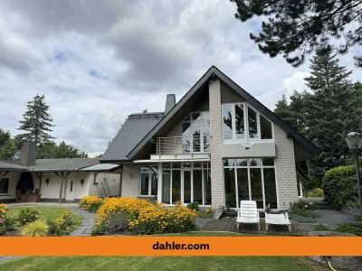 Freistehendes Architektenhaus mit traumhaftem Grundstück + Pool in der Nähe des Herzzentrums