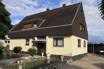 Einzigartiges Investitionsobjekt: Großes Wohnhaus mit Lagerhalle und Garagen – Raum für Ihre Vision