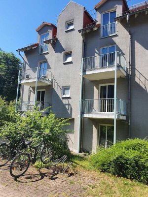 Gepflegte EG-Wohnung mit zwei Zimmern sowie Terrasse und Pantryküche
