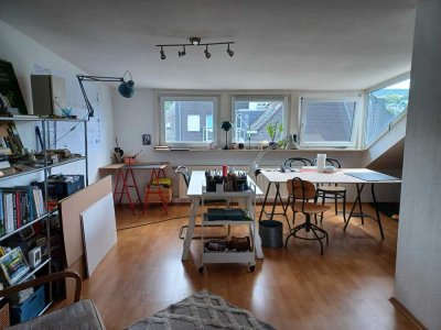 Helle 2-Zimmer Dachgeschosswohnung in Top-Lage