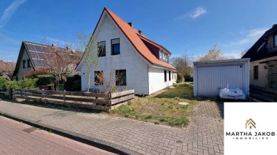 Sanierungsobjekt mit 5 Zimmern, Garten, Garage & Teilkeller – viel Platz für Ihre Wohnträume.