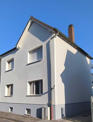 Liebevoll saniertes 2-Familienhaus mit Garage zu verkaufen