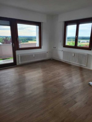 Moderne 4 Zimmerwohnung mit Balkon!
