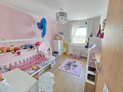 Grosszügige 3,5 Zimmerwohnung mit Balkon