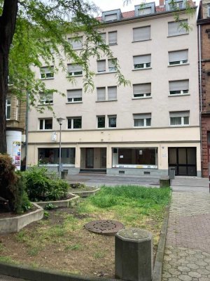 Geräumige 2 Zimmer Wohnung mit Balkon und Dachterrasse in Ludwigshafen Mitte