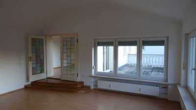 Helle 4-Zimmer-Wohnung mit großer Südterrasse in Toplage von Markt Schwaben