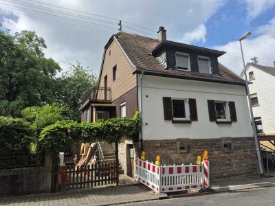 Solides Einfamilienhaus mit Garage sucht neuen Besitzer