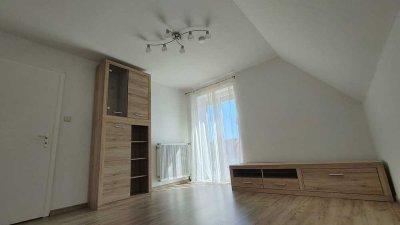 ich vermiete meine helle 3-Zimmer Wohnung im Obergeschoss meines Hauses