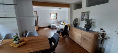 Freundliche und gepflegte 4,5-Zimmer-Erdgeschosswohnung mit Balkon und Einbauküche in Öpfingen