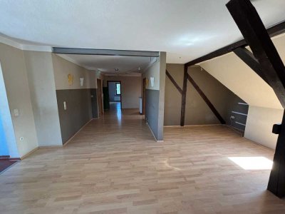 Optimal für Familien! 4-Zimmer-Dachgeschosswohnung mit Balkon Pfersee