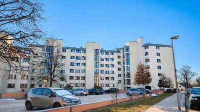 Gut geschnittene 3,5 Zimmer Wohnung mit Loggia und TG-Stellplatz! Sofort frei!