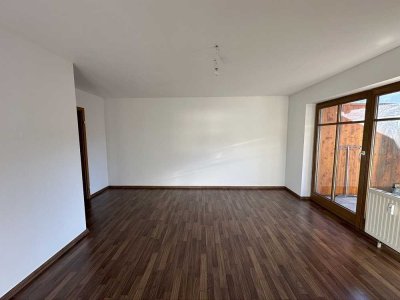 2-Zimmer-Wohnung mit Balkon und Einbauküche, teilmöbliert