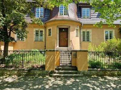 Elegante Villa von 1924 – zeitlose Architektur & parkähnliche Garten in Westend - mit Einliegerwohnu