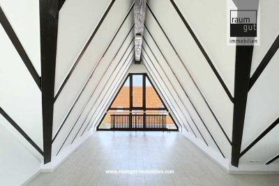 Fachwerkstil - Einzigartiges Dachgeschoss-Studio mit Tiefgaragen-Stellplatz in Kaiserswerth