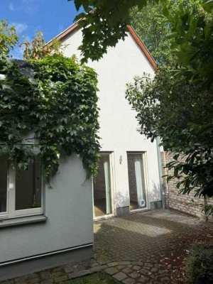 RARITÄT!! Freistehendes Einfamilienhaus auf der Bergerstrasse! Ihr Kleinod mit Gärtchen in Bornheim!