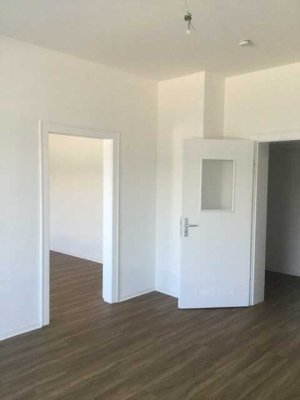 Sanierte und renovierte 2-Zimmer-Wohnung mit Balkon und Tageslichtbad