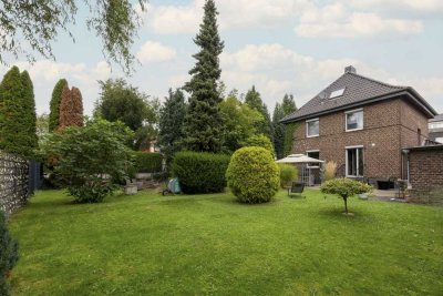 Einzigartige Rarität: Freistehendes Einfamilienhaus mit Garten und Garage in Köln-Zündorf