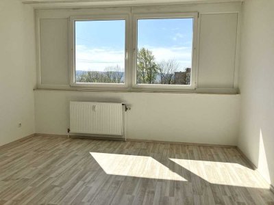 Renovierte 2 ZKDB im Grünen!
