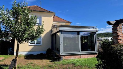 Toskana-Flair trifft Raumvielfalt – Geräumiges Haus mit Einliegerwohnung in Thüngersheim