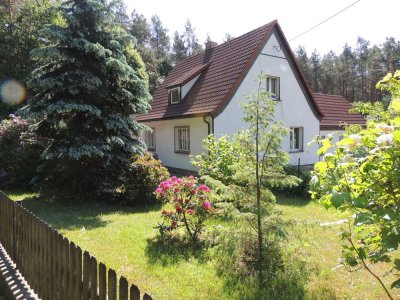 Einfamilienhaus mit Grundstück und separatem Nebengebäude in der Oberlausitz nahe Niesky
