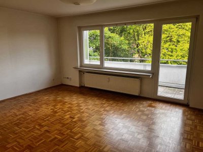 Ansprechende 3,5-Zimmer-Wohnung in Bochum.Parkettboden und helle Landhaustüren