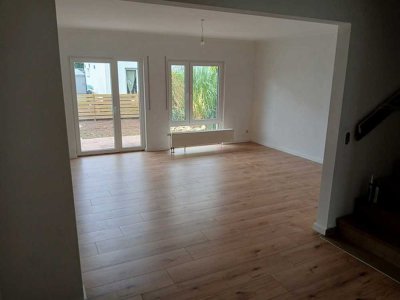 5-Zimmer-Reiheneckhaus in Wiesbaden-Erbenheim mit Garage