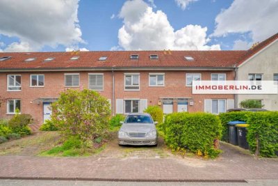 IMMOBERLIN.DE - Charmantes Reihenhaus mit Sonnengarten & Potential in familiär ländlicher Lage
