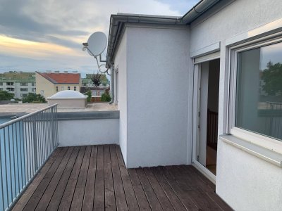 Suche Nachmieter/in für lichtdurchflutete Maisonette-Dachgeschosswohnung mit Dachterrasse und U3 direkt vor der Haustür