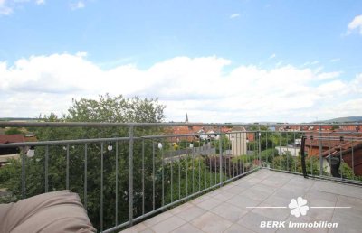 BERK Immobilien - Helle und offene 3 Zimmer-Dachgeschosswohnung mit Blick über Röllbach