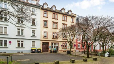 Charmante Altbau-Wohnung mit 2 Zimmern und Keller in zentraler Lage