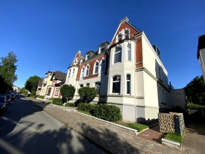 Helle 3-Zimmer Altbauwohnung in Adresslage auf der  westlichen Höhe