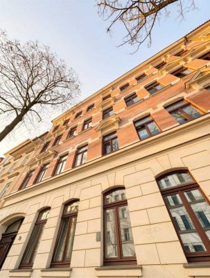 *Hochwertig modernisiert inkl. 1. Monat Kaltmietfrei!* Mit Galerie & neuer EBK