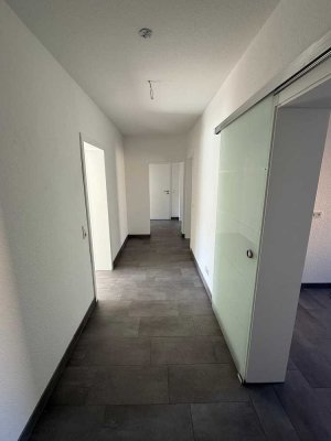 Moderne 4-Raumwohnung mit sonnigem Balkon und Abstellkammer