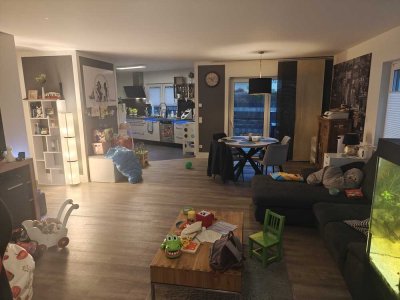 NEUWERTIGE 2ZKB Wohnung mit 110qm Privatgarten, Küche und Carport